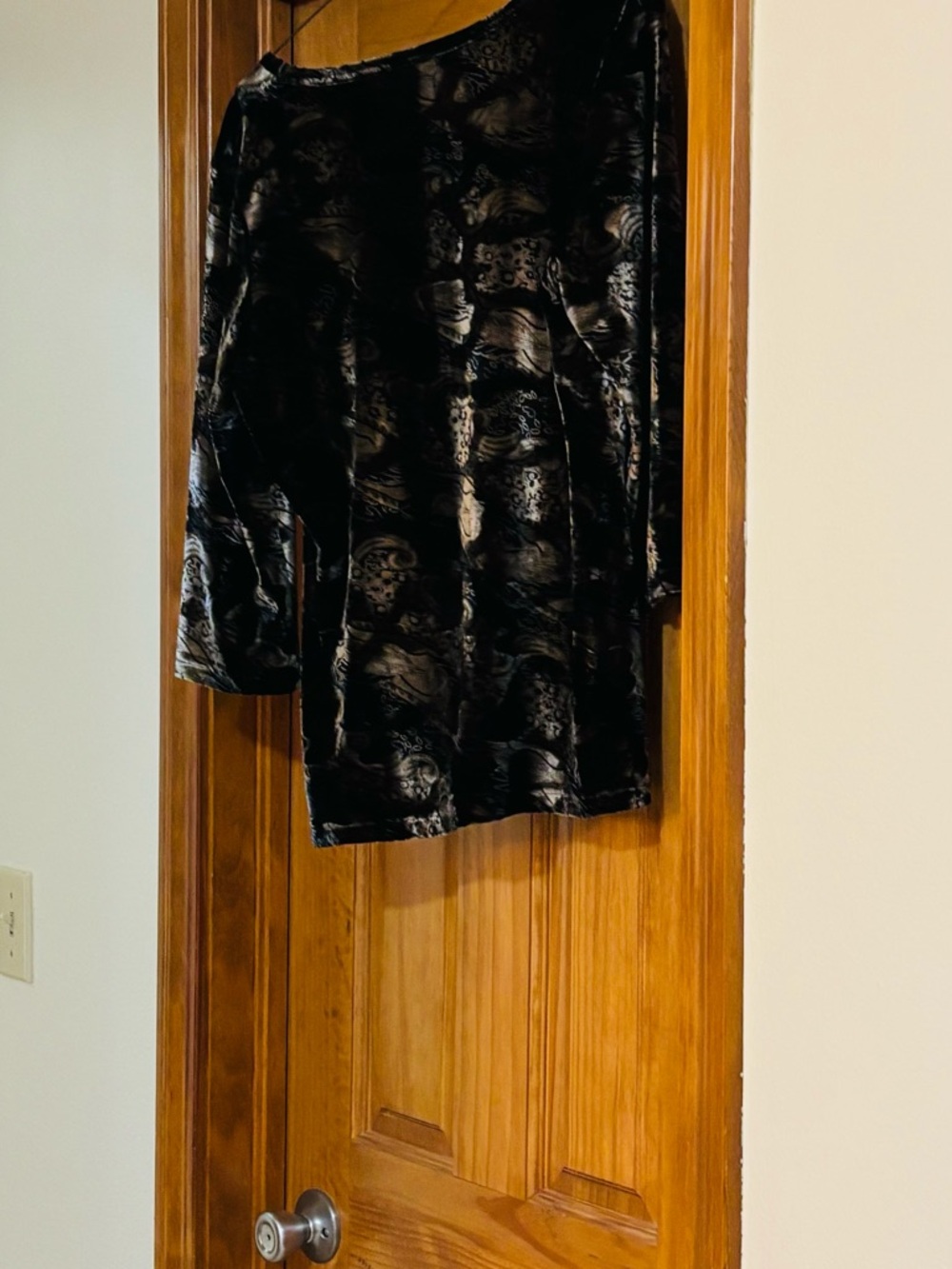 Christopher & Banks Black silver and Gold Patterned Blouse velvet - Picture 9 of 9